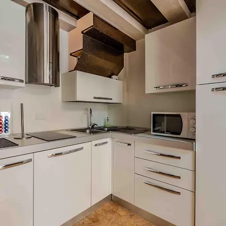 Loft Elegante In Centro In Zona Signorile - Davanti Metro