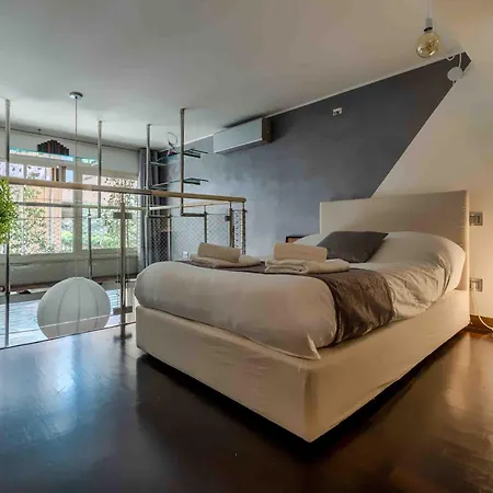 Loft Elegante In Centro In Zona Signorile - Davanti Metro *