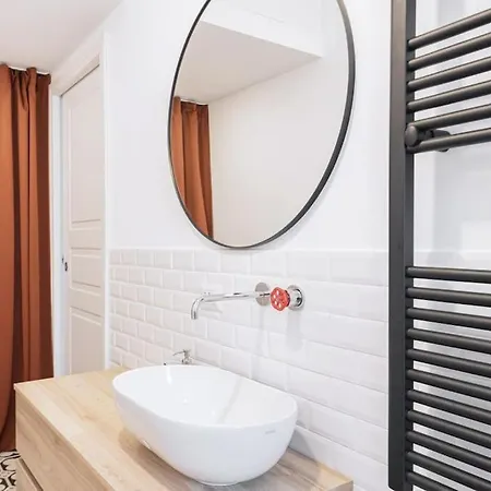 Easylife - With Balcony Near Navigli Милан