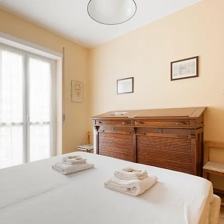 Apartamento Guesthost - Bande Nere M1 Comfy With Balcony