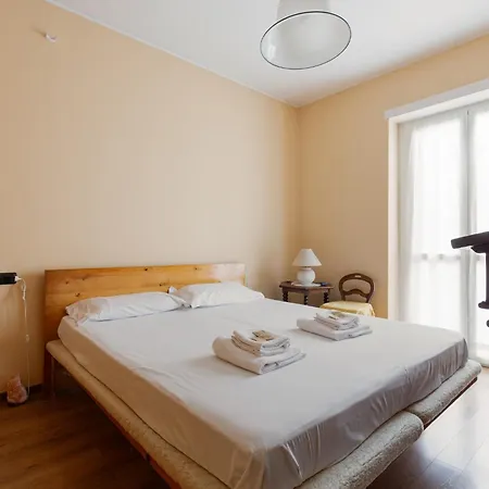 Guesthost - Bande Nere M1 Comfy With Balcony * Milão