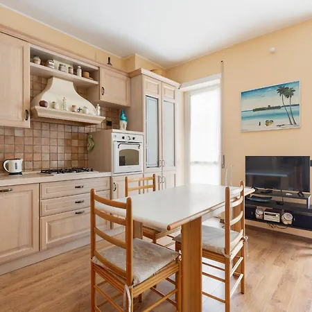 Apartamento Guesthost - Bande Nere M1 Comfy With Balcony Milão