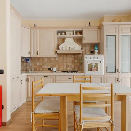 Guesthost - Bande Nere M1 Comfy With Balcony * Milão