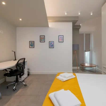 Xenia - Elegant Three-room In Moscova Area 밀라노