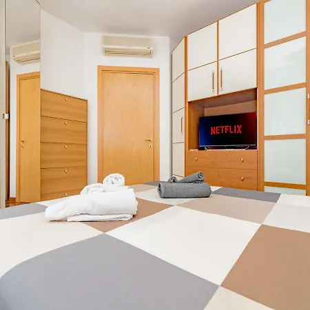 Apartment Arcimboldi Terrace - Parking Private Included, Free Wifi & Ac Milan