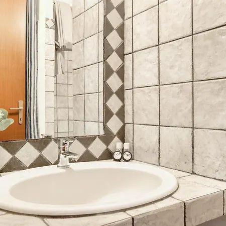 Joivy Cosy 1-bed Flat, Easy Access To Centre Milán