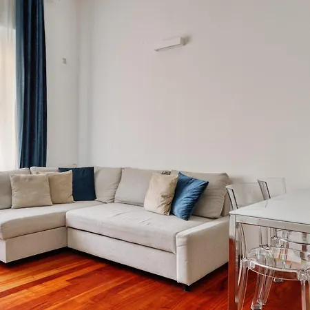 Апартаменты Cozy Flat In Station - 4 Pax *