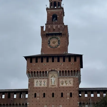 Amazing Attic Max 10 People With Parking & Wifi, Near To 3 Tram Lines And To The Metro - Well Connected To Airports And To The Train Station Apartment Milan