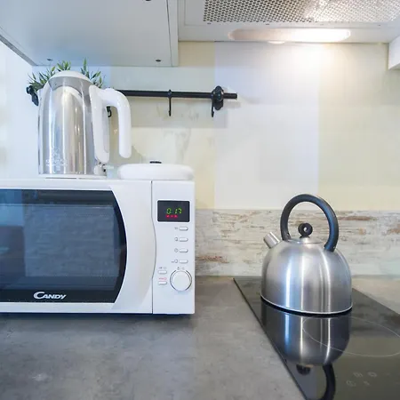 Amazing Attic Max 10 People With Parking & Wifi, Near To 3 Tram Lines And To The Metro - Well Connected To Airports And To The Train Station * Milan