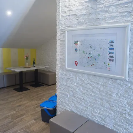 Amazing Attic Max 10 People With Parking & Wifi, Near To 3 Tram Lines And To The Metro - Well Connected To Airports And To The Train Station