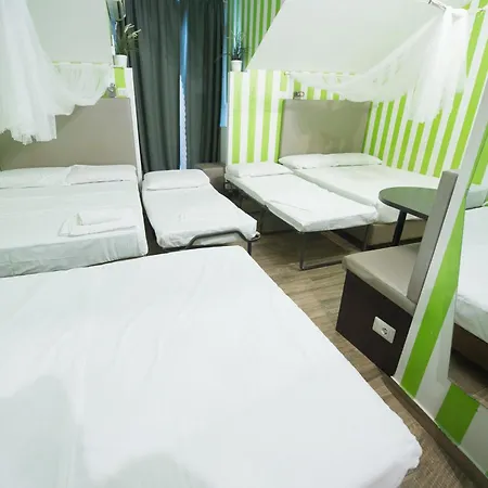 Apartment Amazing Attic Max 10 People With Parking & Wifi, Near To 3 Tram Lines And To The Metro - Well Connected To Airports And To The Train Station *