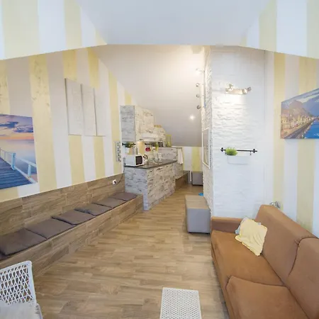 Amazing Attic Max 10 People With Parking & Wifi, Near To 3 Tram Lines And To The Metro - Well Connected To Airports And To The Train Station Apartment Milan