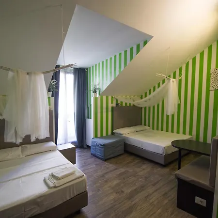Amazing Attic Max 10 People With Parking & Wifi, Near To 3 Tram Lines And To The Metro - Well Connected To Airports And To The Train Station