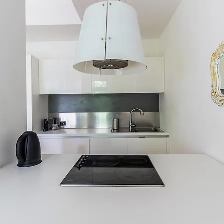 Appartamento Homeby, Stylish With Balcony