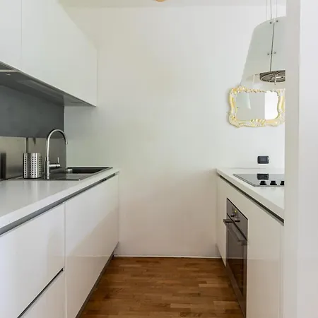 Homeby, Stylish With Balcony Appartamento *