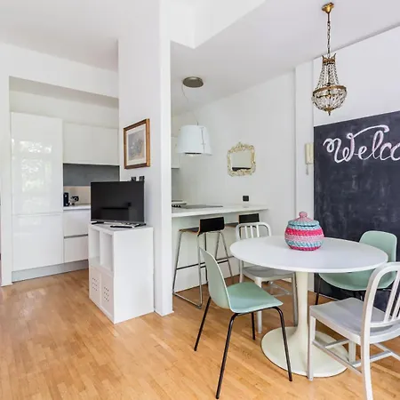 Appartamento Homeby, Stylish With Balcony *