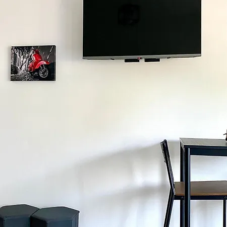 Moderno Ed Elegante Loft Con Balcone Милан