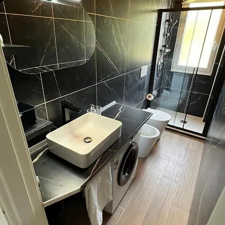 Moderno Ed Elegante Loft Con Balcone