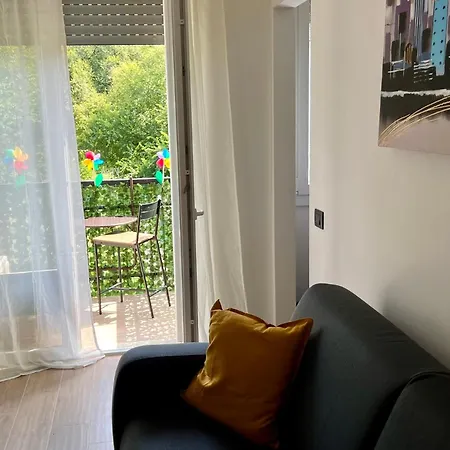 Moderno Ed Elegante Loft Con Balcone Милан