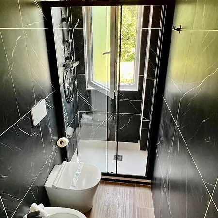 Moderno Ed Elegante Loft Con Balcone מילאנו