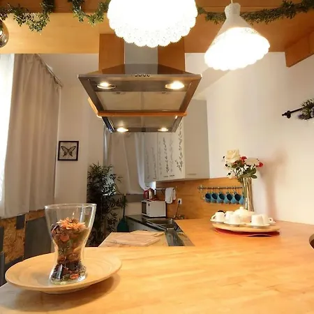 Argento, Bright Flat In The Center, 7 Guests, Parking & Wifi, Near To 3 Tram Lines And The Metro - Well Connected To Airports And To The Train Station