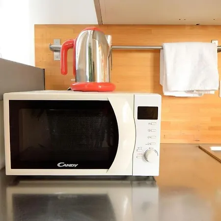 Argento, Bright Flat In The Center, 7 Guests, Parking & Wifi, Near To 3 Tram Lines And The Metro - Well Connected To Airports And To The Train Station