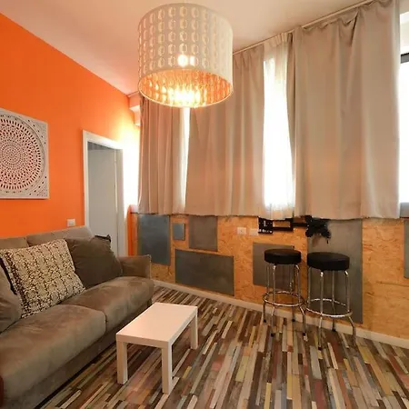 Apartment Argento, Bright Flat In The Center, 7 Guests, Parking & Wifi, Near To 3 Tram Lines And The Metro - Well Connected To Airports And To The Train Station *