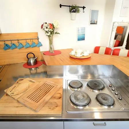 Apartment Argento, Bright Flat In The Center, 7 Guests, Parking & Wifi, Near To 3 Tram Lines And The Metro - Well Connected To Airports And To The Train Station