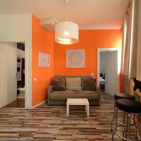 Argento, Bright Flat In The Center, 7 Guests, Parking & Wifi, Near To 3 Tram Lines And The Metro - Well Connected To Airports And To The Train Station Apartment *