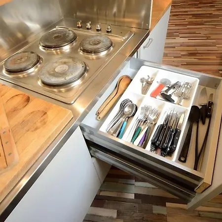 Apartment Argento, Bright Flat In The Center, 7 Guests, Parking & Wifi, Near To 3 Tram Lines And The Metro - Well Connected To Airports And To The Train Station Milan