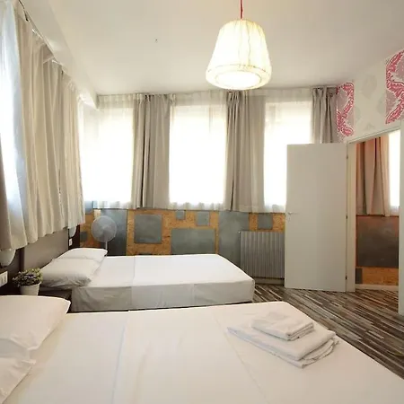 Argento, Bright Flat In The Center, 7 Guests, Parking & Wifi, Near To 3 Tram Lines And The Metro - Well Connected To Airports And To The Train Station Milan