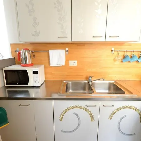 Argento, Bright Flat In The Center, 7 Guests, Parking & Wifi, Near To 3 Tram Lines And The Metro - Well Connected To Airports And To The Train Station