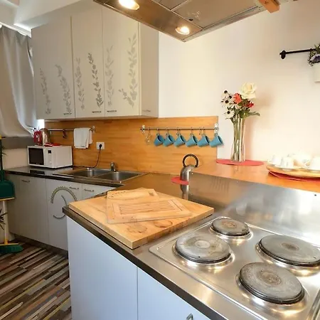 Argento, Bright Flat In The Center, 7 Guests, Parking & Wifi, Near To 3 Tram Lines And The Metro - Well Connected To Airports And To The Train Station