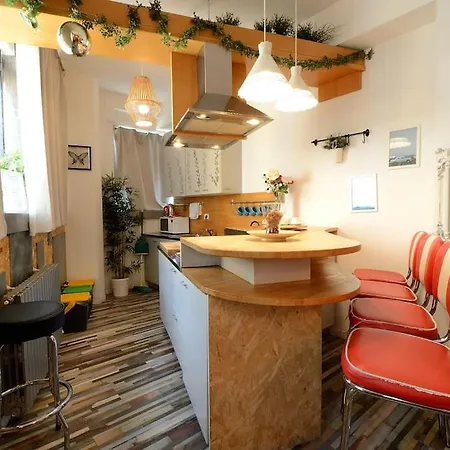 Apartment Argento, Bright Flat In The Center, 7 Guests, Parking & Wifi, Near To 3 Tram Lines And The Metro - Well Connected To Airports And To The Train Station Milan