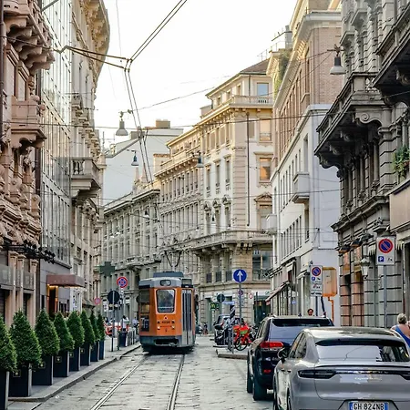 Bellissimo Mini A Tema Bandiera Italiana, Potente Wi-fi, 3 Linee Metropolitane Dietro Casa, Collegato Direttamente Con Aeroporto Di Malpensa E Rho Fiera