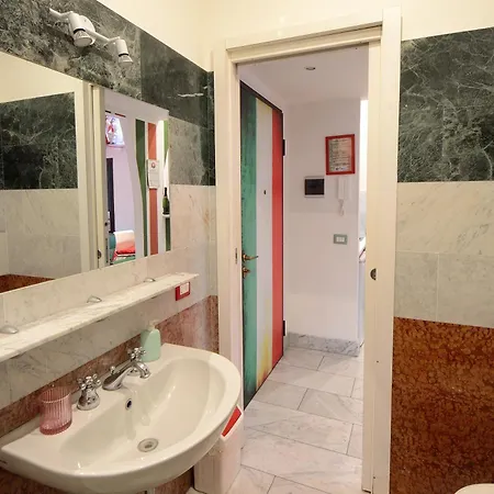 Bellissimo Mini A Tema Bandiera Italiana, Potente Wi-fi, 3 Linee Metropolitane Dietro Casa, Collegato Direttamente Con Aeroporto Di Malpensa E Rho Fiera * ميلان