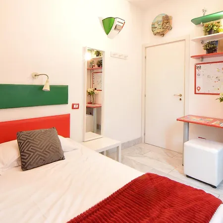 Bellissimo Mini A Tema Bandiera Italiana, Potente Wi-fi, 3 Linee Metropolitane Dietro Casa, Collegato Direttamente Con Aeroporto Di Malpensa E Rho Fiera شقة