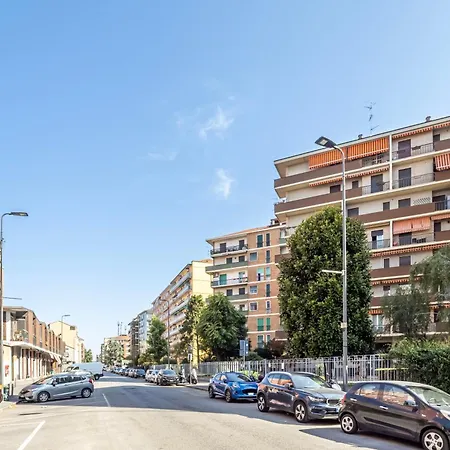 Guesthost - Forlanini M4 Modern With Balconies * Милан