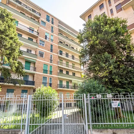Guesthost - Forlanini M4 Modern With Balconies Апартаменты Милан