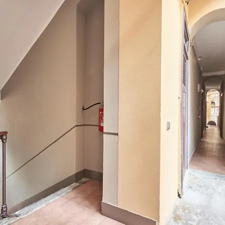 Elegante Minimal Dai Tocchi Botanici Mediolan