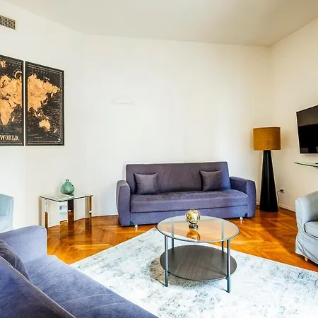 Exclusive 3 Bedrooms Near Duomo Apartment Milan