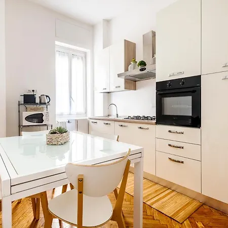 Exclusive 3 Bedrooms Near Duomo Milan