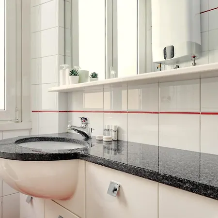 Appartamento Joivy Cosy 1br Flat Near Montanelli Gardens