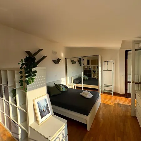 Attico Con Balcone In Centro A Isola 밀라노