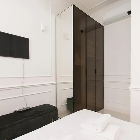 Youhosty - Mascagni 20 * Milano