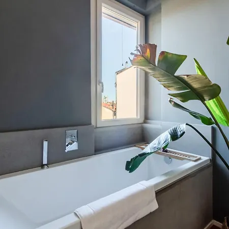 Homeby, Casa Canonica Charming In Arco Della Pace Apartment