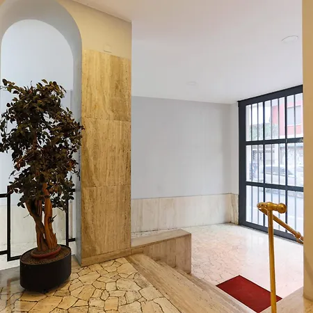 דירה The Rent - Spacious And Renovated Multi-room In The Missori Area מילאנו