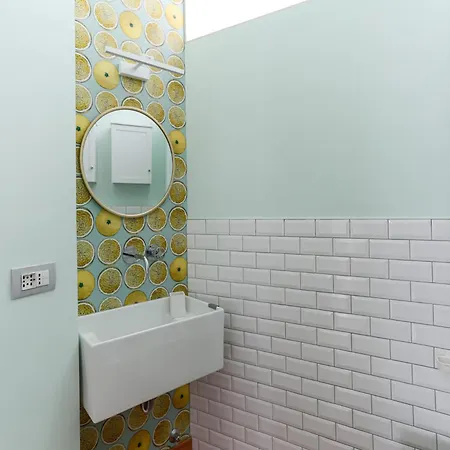 The Rent - Spacious And Renovated Multi-room In The Missori Area מילאנו