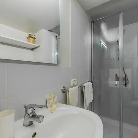 Easytopstay - Porta Garibaldi Antique Charm Apartment *