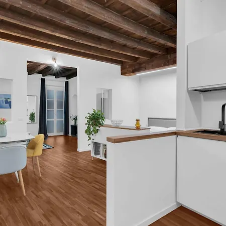 - Alzaia Naviglio Grande Apartment